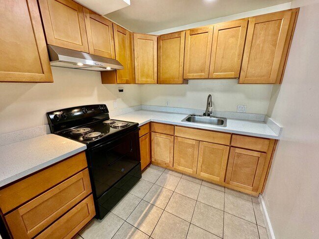 Building Photo - Ground Floor 1 Bed/1Bath Apartment in El Cerrito - Remodeled with 1 Parking Space Included