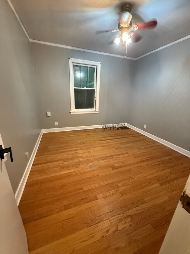 Building Photo - 6316 S Kenneth Ave