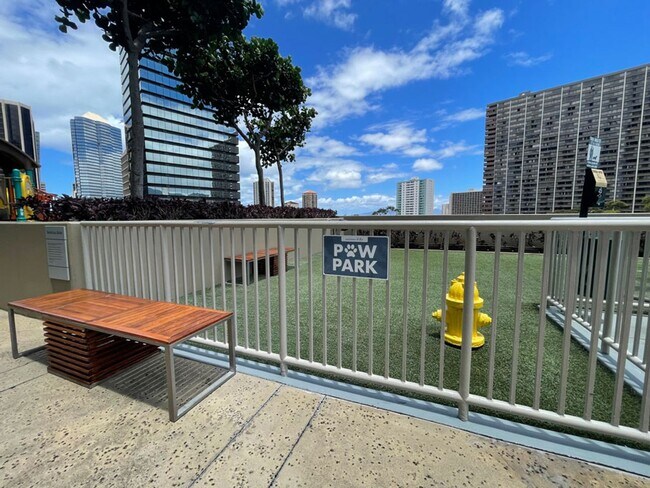 Building Photo - Capitol Place - High Floor!