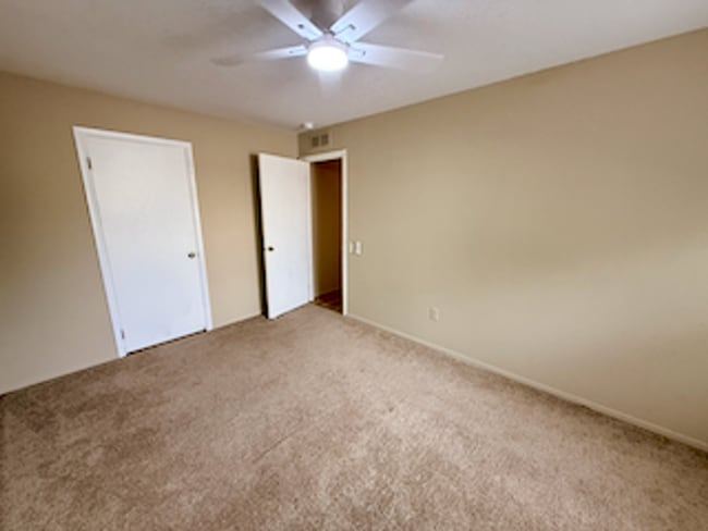 Building Photo - 2802 Willow Ct