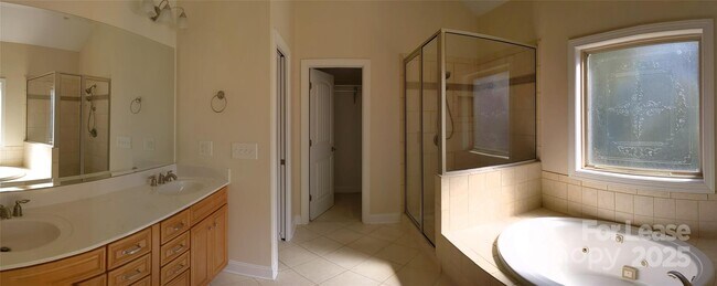 Building Photo - 743 Irish Green Dr