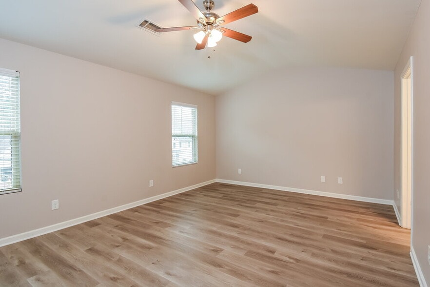 Building Photo - 222 Westridge Cir