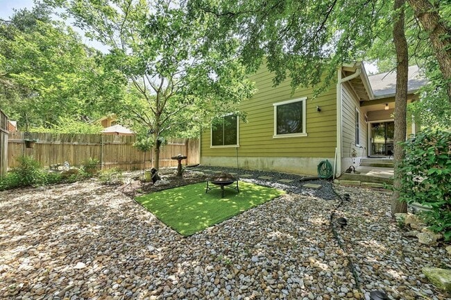 Building Photo - 2408 Amur Dr