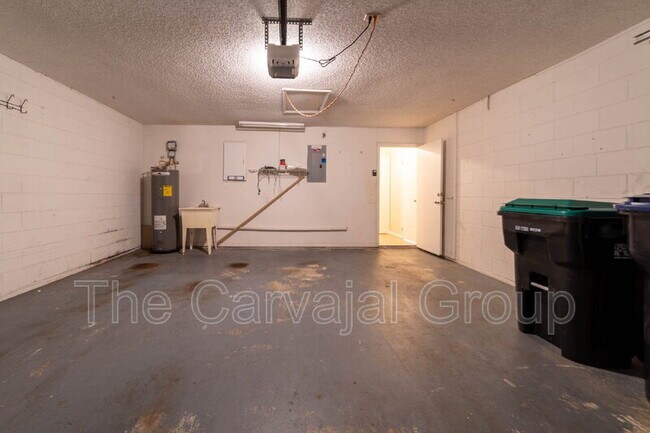 Building Photo - 8345 Fort Thomas Wy