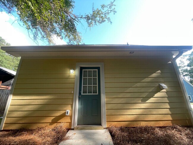 Building Photo - 160 Johnson Dr Ext