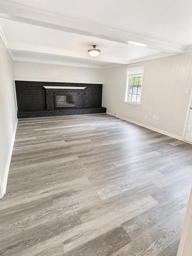 Building Photo - 1562 Holly Hill Dr