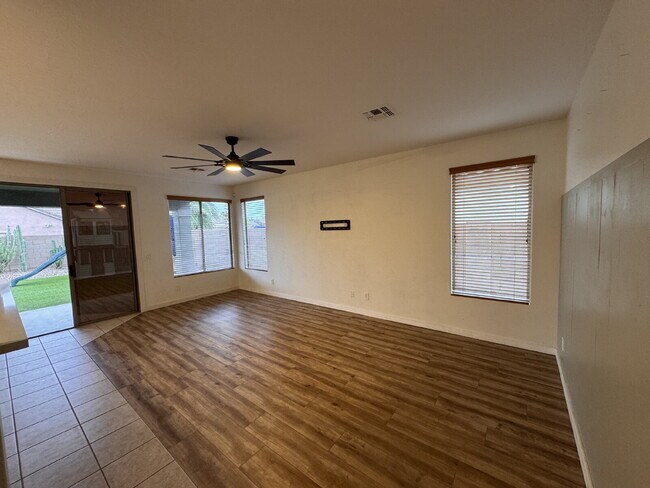 Building Photo - 30031 N Little Leaf Dr