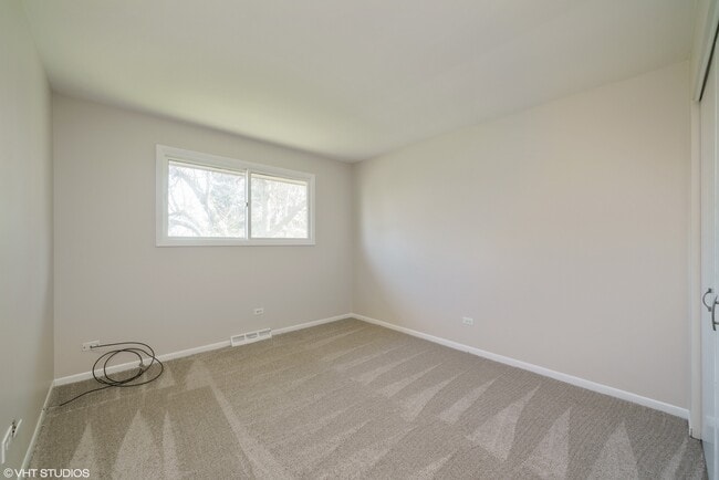 Building Photo - 16W700 Fern St