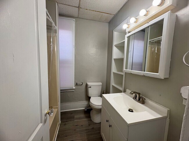 Building Photo - 22 E Jackson St