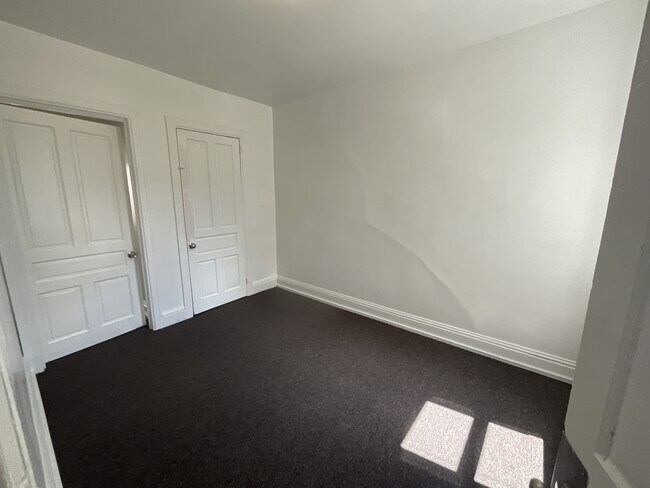 Building Photo - 330 Smyser St