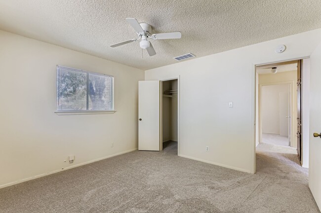 Building Photo - 1740 Rutland Dr