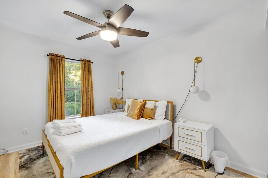 Building Photo - 1308 W Brevard St