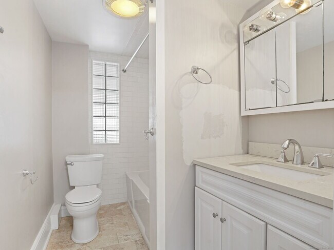 Building Photo - 140 Stuart Ave