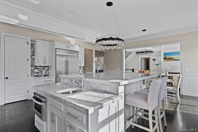 Building Photo - 490 Montauk Hwy