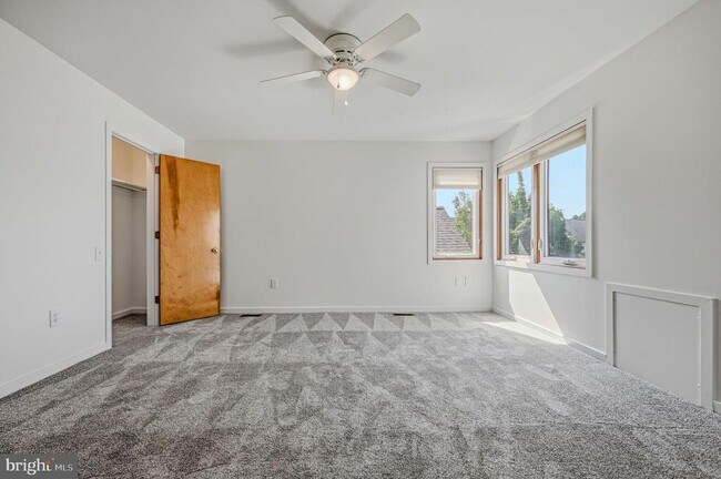 Building Photo - 207 Steeplechase Cir