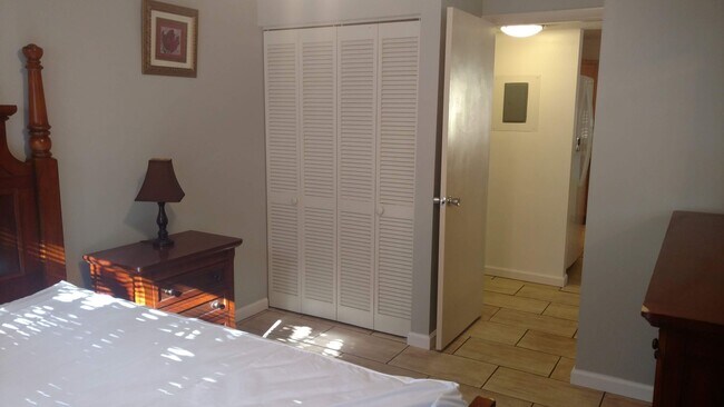 Building Photo - Spacious 2 Bedroom 2 Bathroom Condo