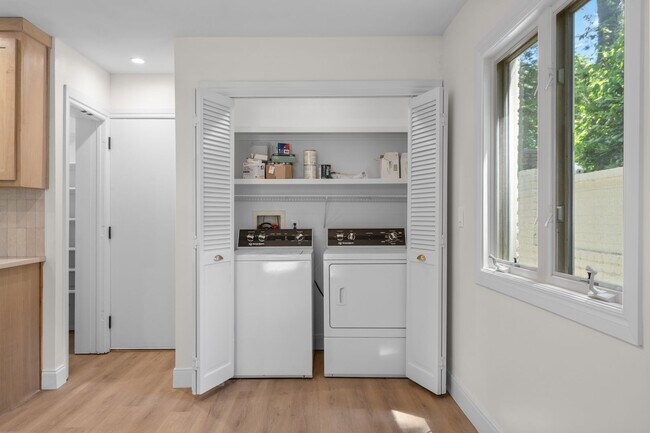 Building Photo - Totally renovated open concept with vaulted ceilings