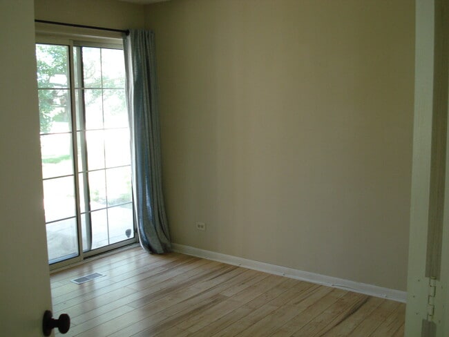 Building Photo - 906 W Happfield Dr