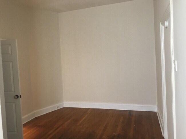 Building Photo - 122-122 N Hanover St