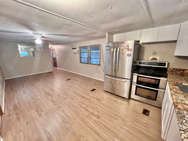 Building Photo - 820 Paradise Blvd