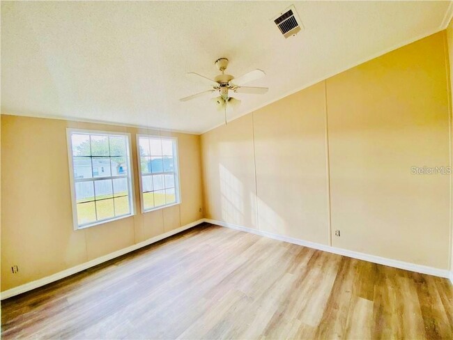Building Photo - 3214 Silver Lake Ct