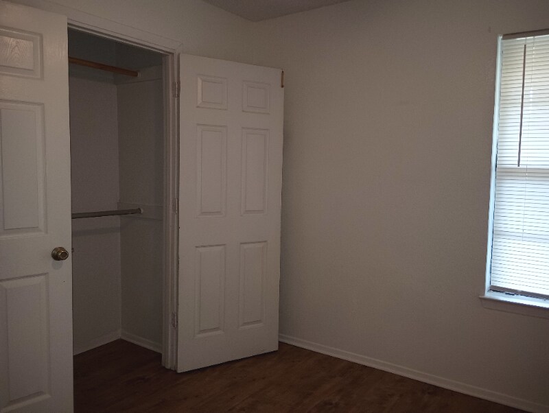 Building Photo - 1405 Chapelwood Dr