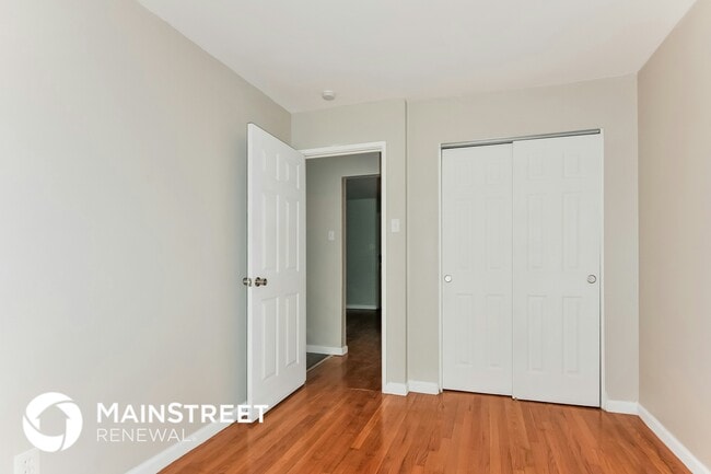 Building Photo - 330 Moule Dr