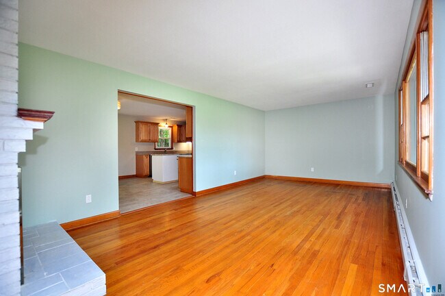 Building Photo - 84 Holcomb St