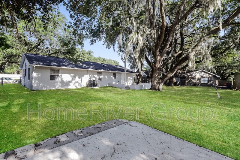 Building Photo - 2013 E Willow Dr