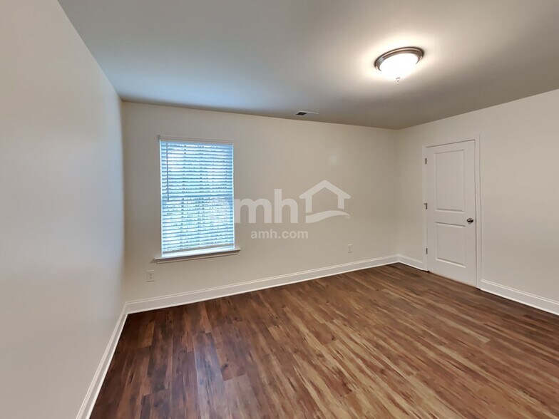 Building Photo - 8149 Willowbank Way