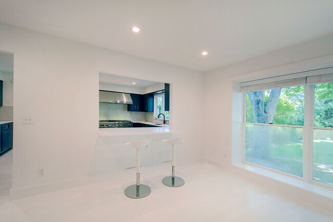 Building Photo - 477 Little Plains Rd