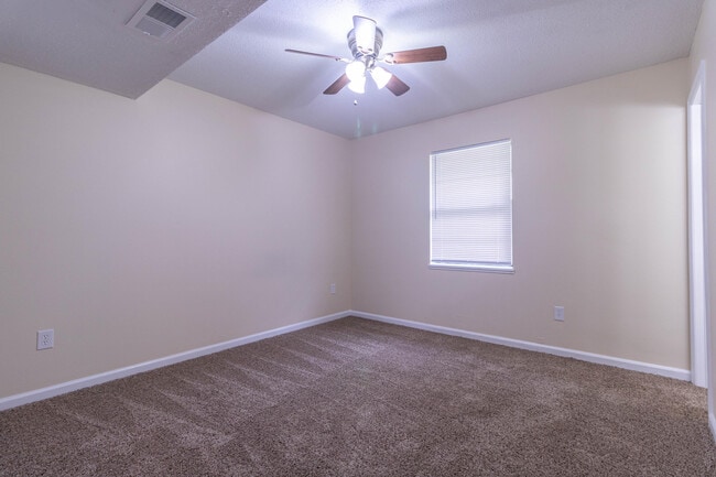 Building Photo - 1715 Stanford Dr