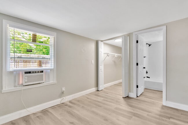 Building Photo - 1515 Sadlon Ave