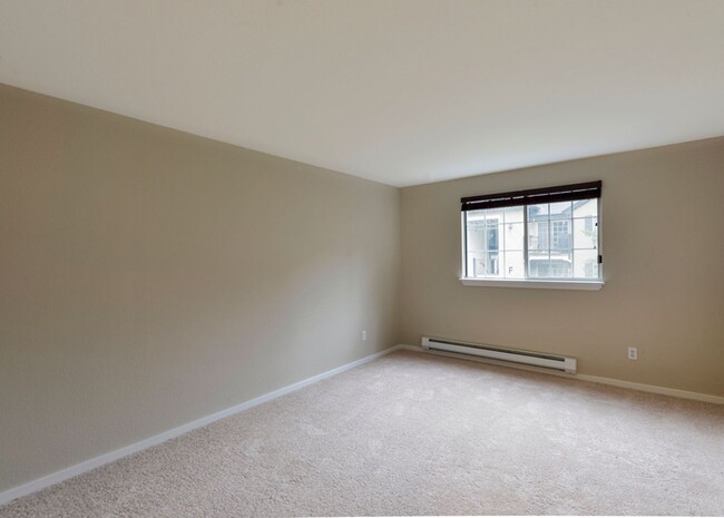 Building Photo - Available Now! Beautiful Kirkland Condo - ...