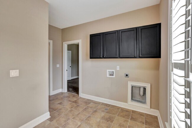 Building Photo - Elevated Home in The Club at Legends Oaks Plantation