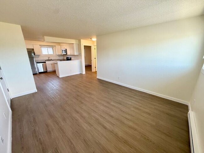 Building Photo - COMPLETE REMODEL!!! - FIRST TWO WEEKS OFF!! Cozy 2 Bed/1 Bath Apartment in North Loveland!