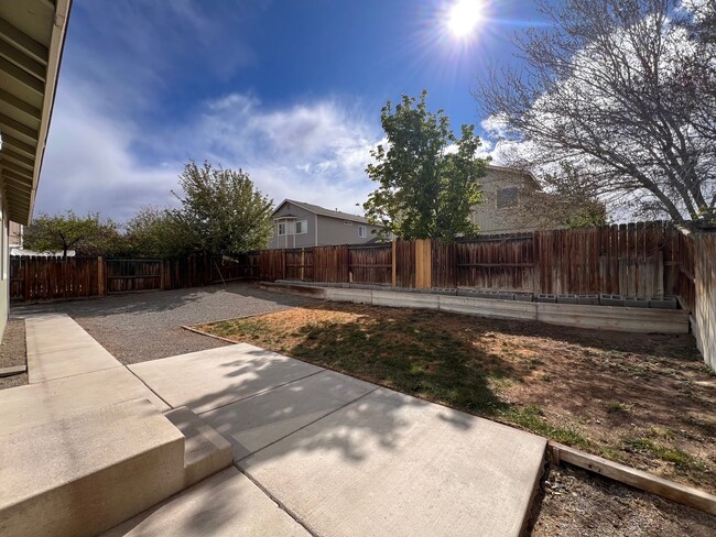 Building Photo - Centrally located 3 bedroom home in Fernley- 3 car garage