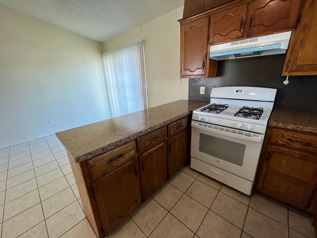 Building Photo - 3 Bedroom duplex!!