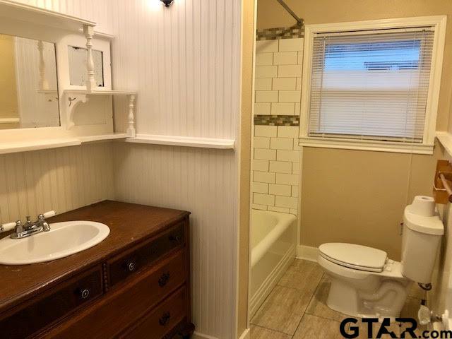 Building Photo - 611 W Bryan St