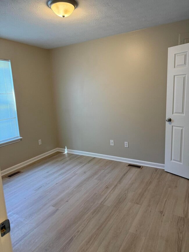 Building Photo - 297 Young St