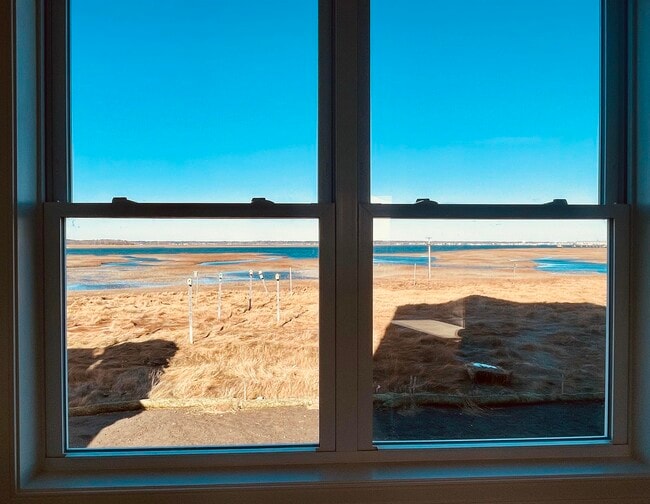 Building Photo - 6 Cross Beach Rd