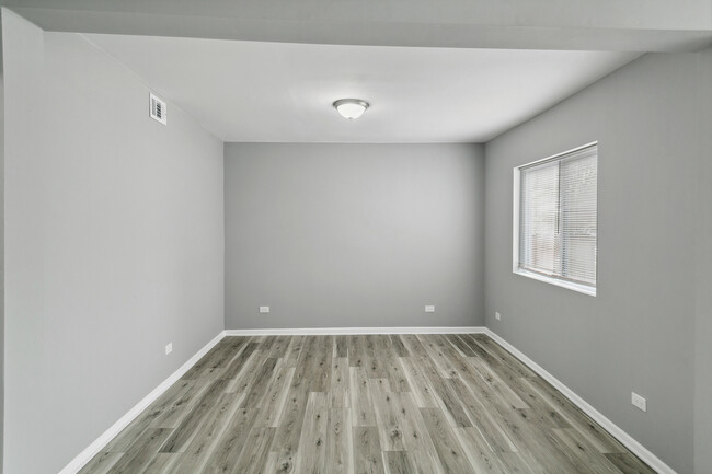 Building Photo - 9305 S Homan Ave