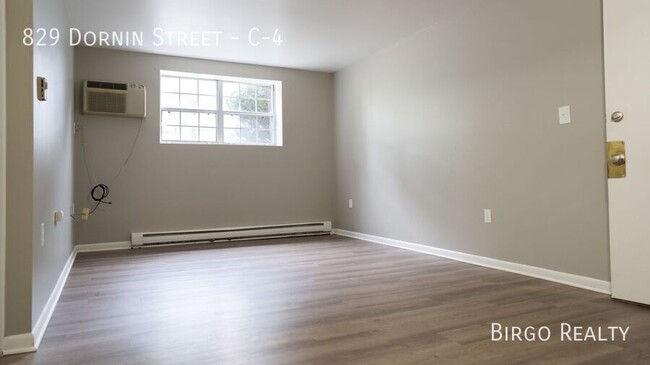 Building Photo - Comfortable 1 Bed/1 Bath APARTMENT in GREE...