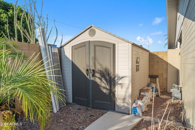 Building Photo - 2548 N 68th Pl