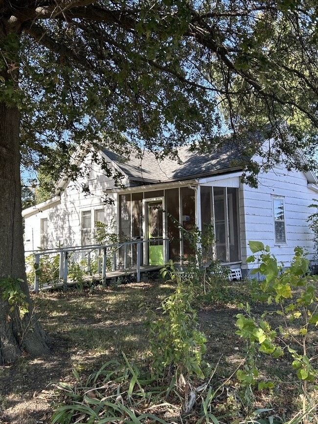 Building Photo - Very Nice 3BR/1BA Single Family Home on Co...
