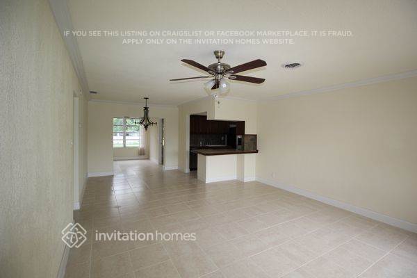 Building Photo - 5365 SW 10th Ct