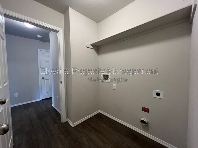 Building Photo - 1357 Dustin Dr