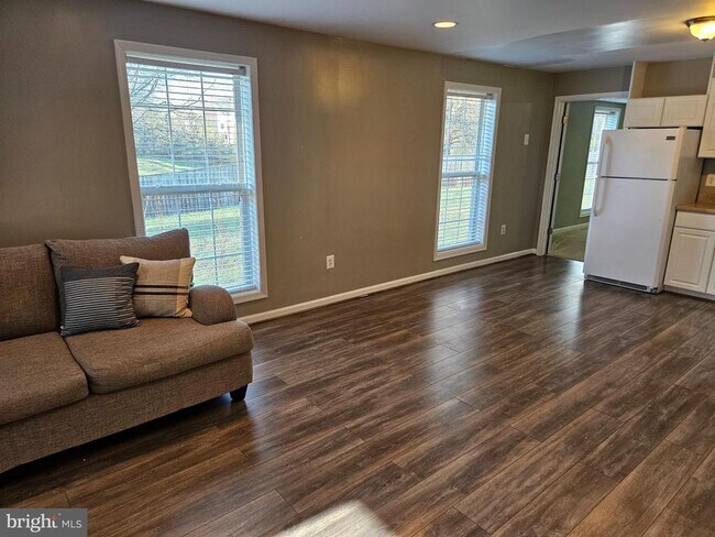 Building Photo - 9296 Hillis Ct