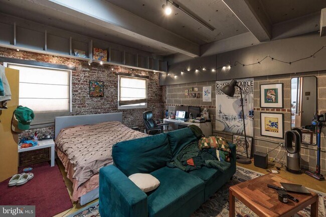 Building Photo - 144-50 W Laurel St