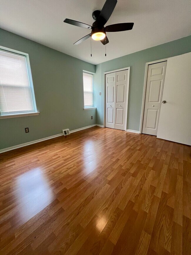 Building Photo - Stunning 3-Bedroom Townhome in Powelton Village! Available mid-August!